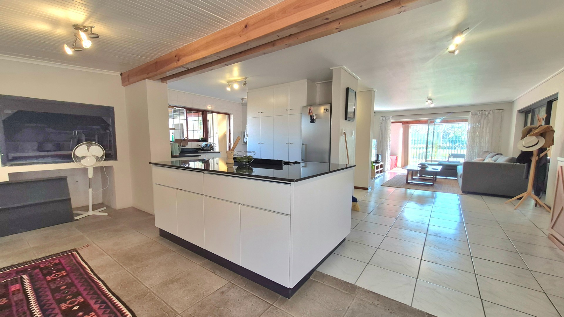 4 Bedroom House For Sale in Thornton, Cape Town