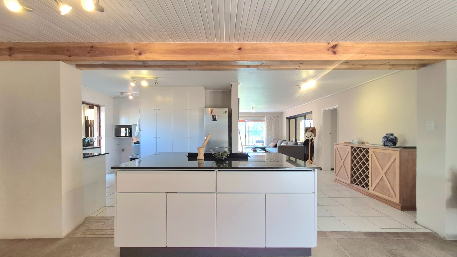 4 Bedroom House For Sale in Thornton, Cape Town