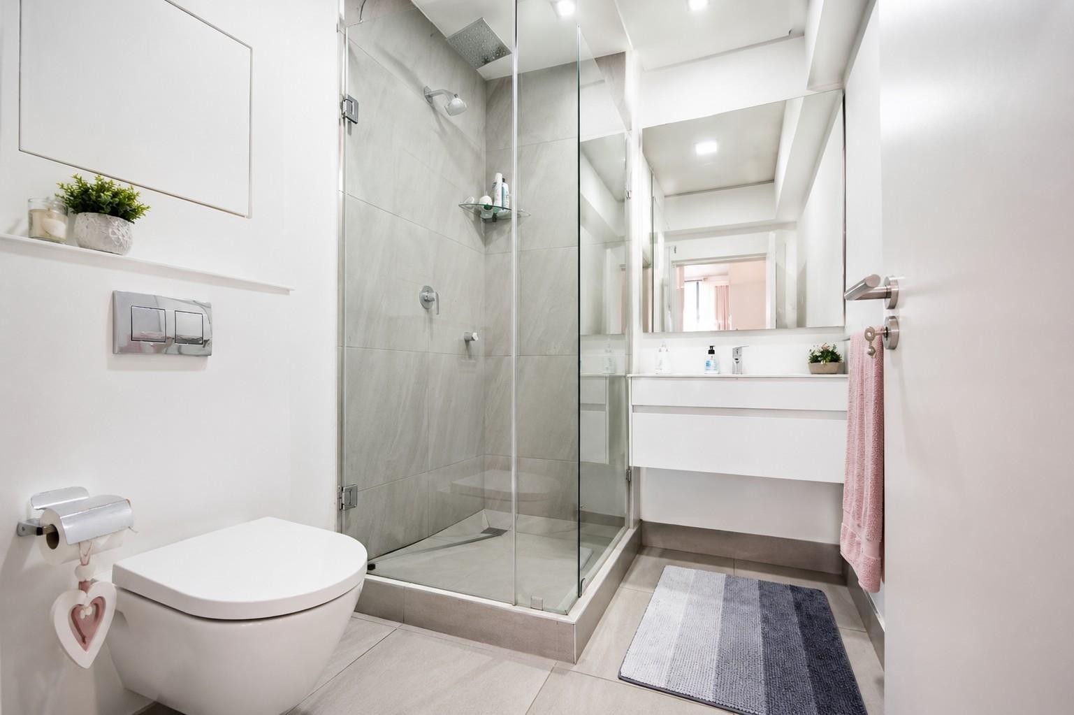 Available Immediately!!! Furnished 2 Beds, 2Baths Ground-Floor Apartment