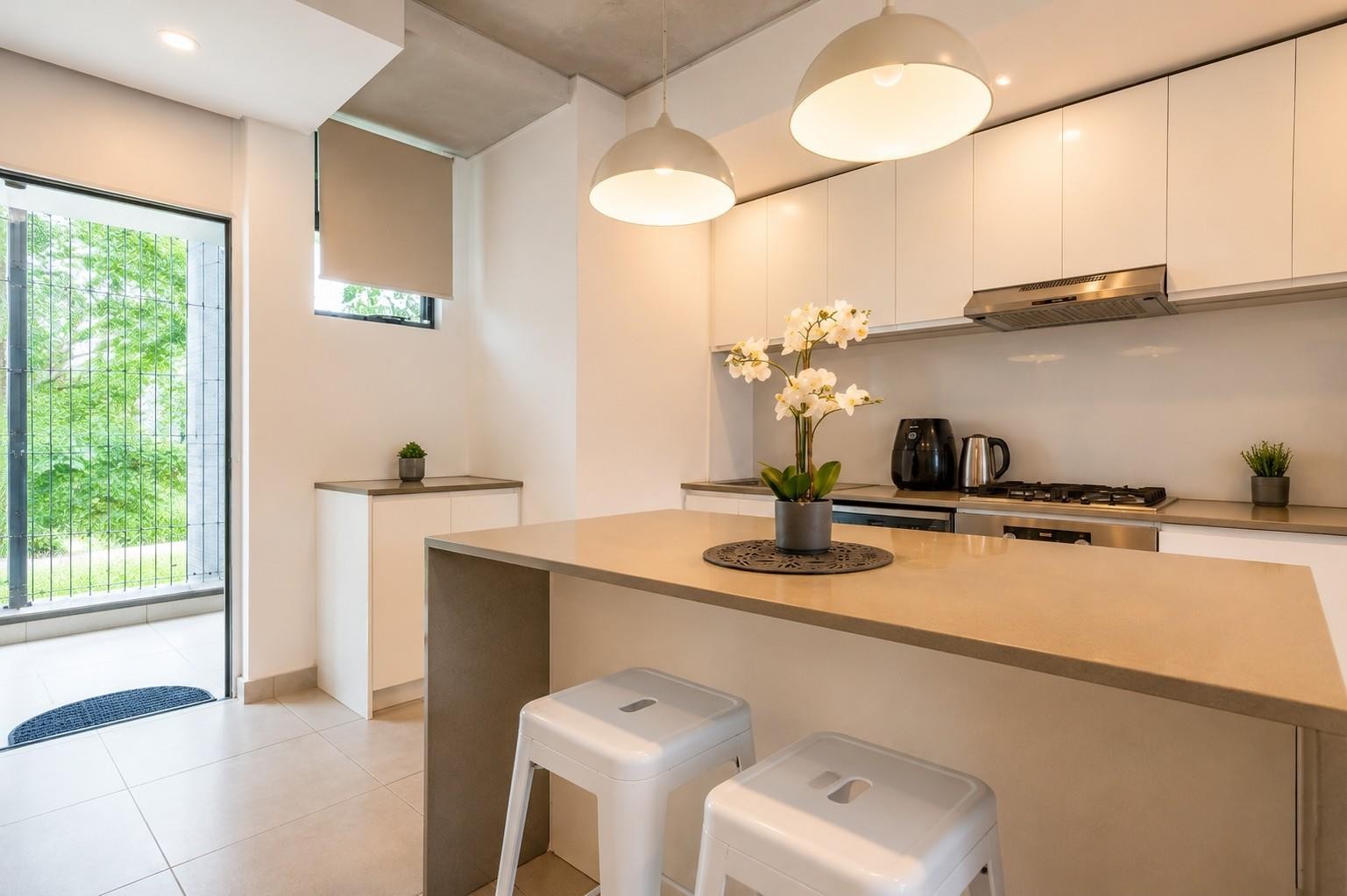 Available Immediately!!! Furnished 2 Beds, 2Baths Ground-Floor Apartment