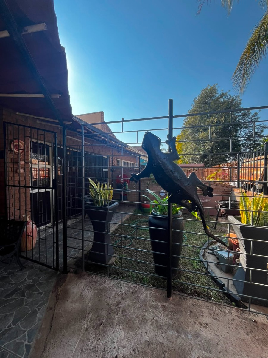 Townhouse for Sale Jacolene Complex