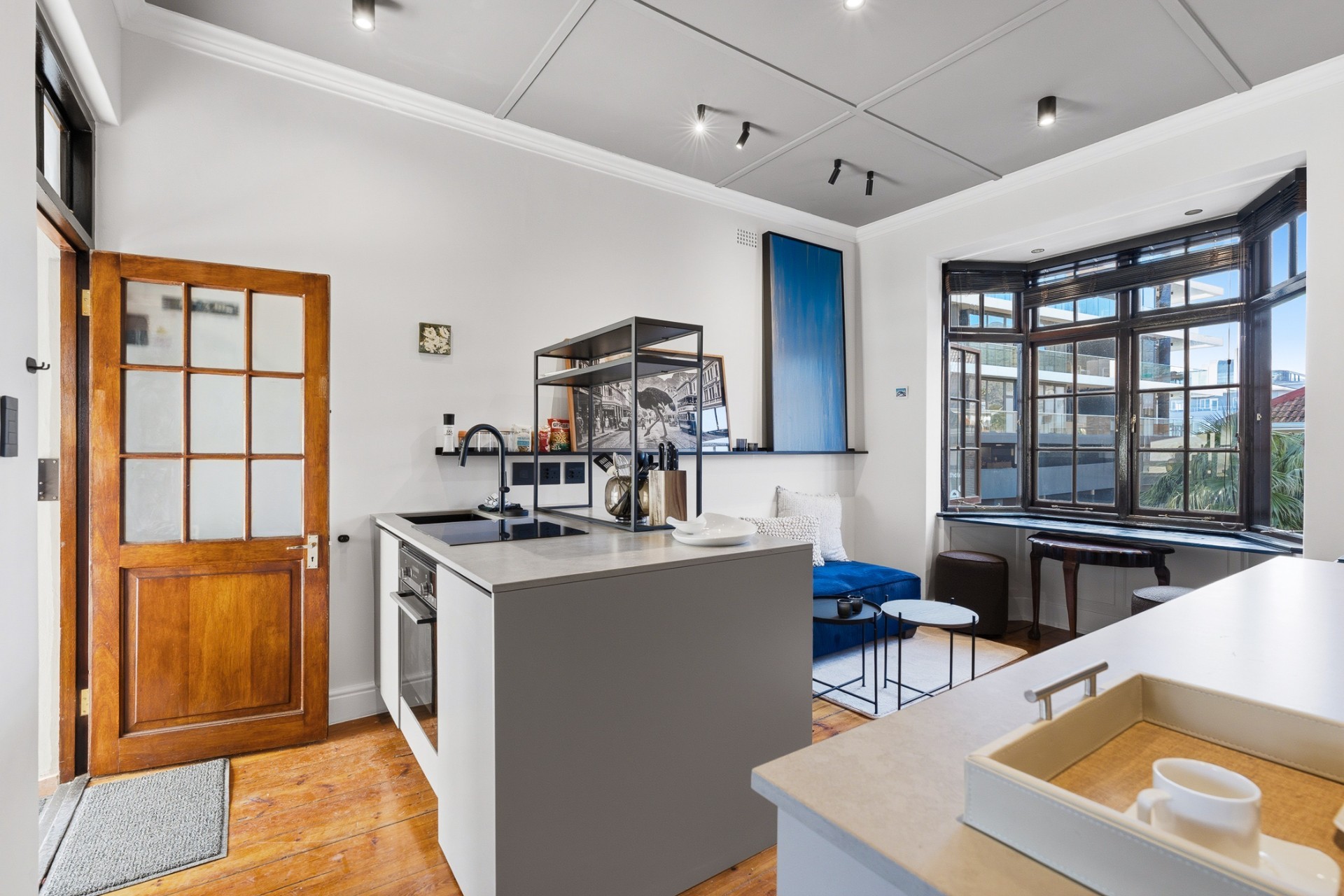 Renovated One Bedroom apartment in a prime location on the Sea Point and Bantry Bay border