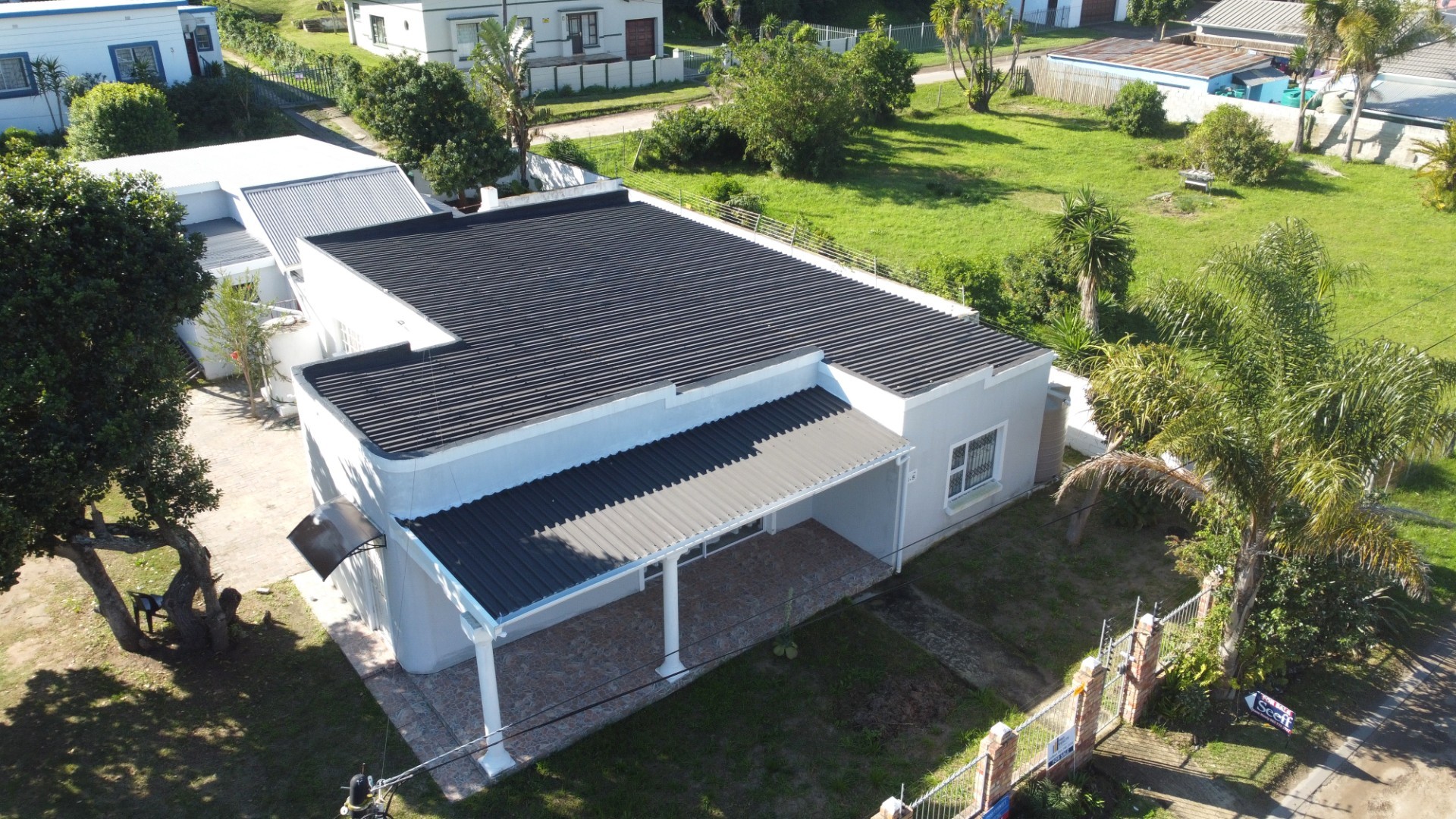 Contemporary Family Living with Self-Contained Flatlet