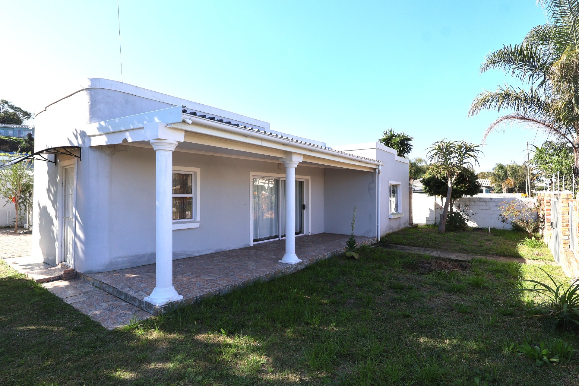 Contemporary Family Living with Self-Contained Flatlet
