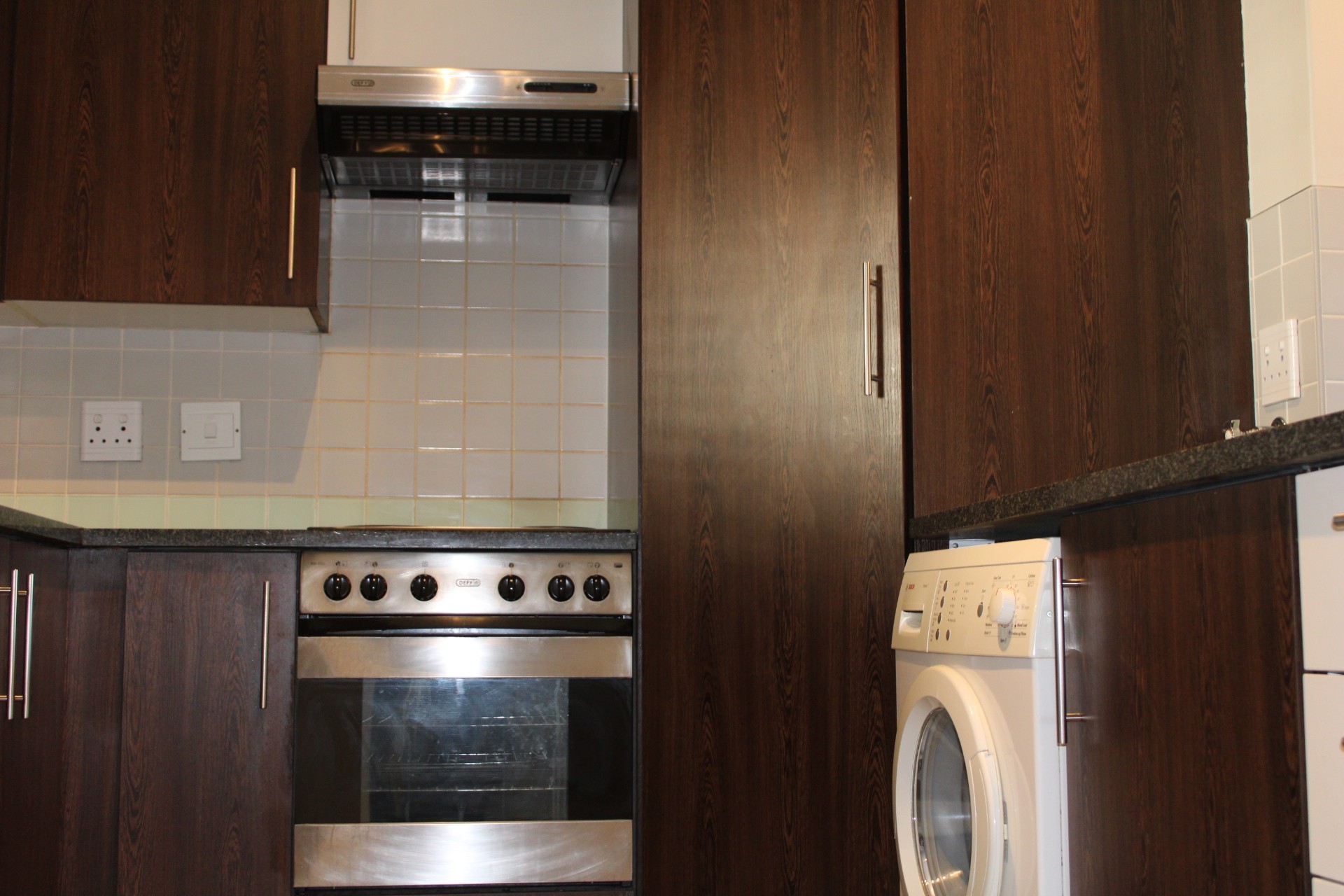 Charming and Sunny 1 Bed Apartment in Parktown North