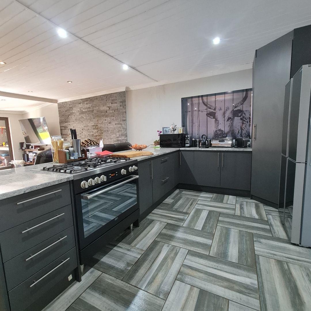 House For Sale in Sasolburg Ext 12, Sasolburg