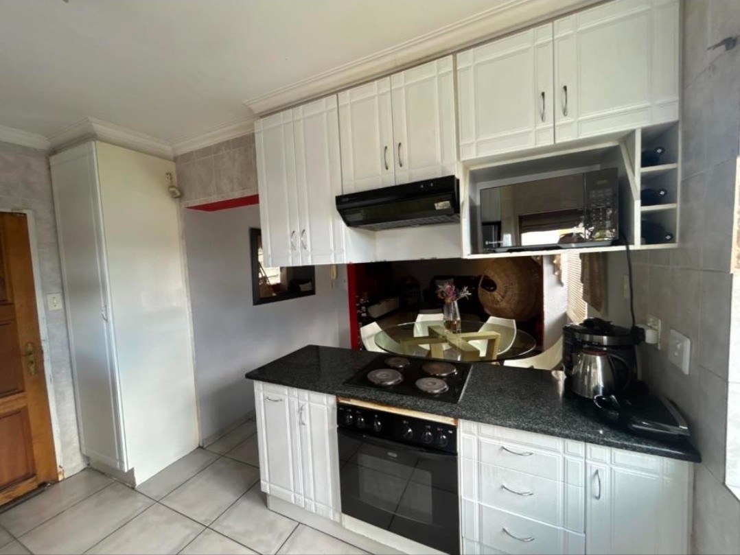 Townhouse For Sale in Sonneveld, Brakpan
