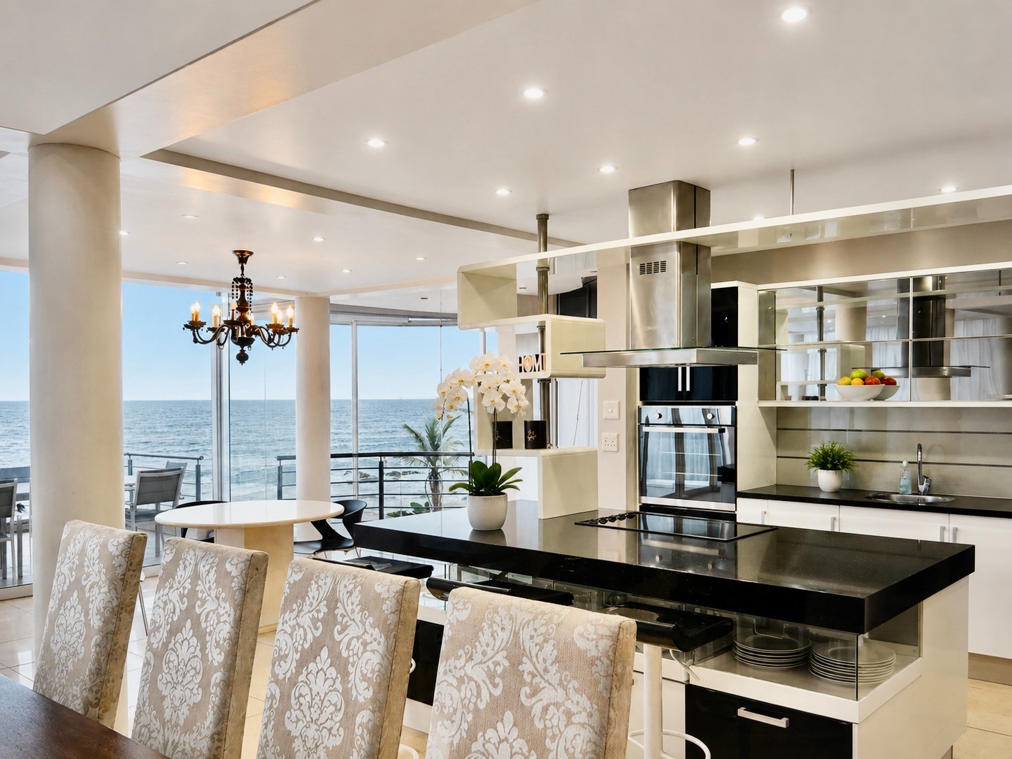 Breathtaking 5 Bedroom House in Tinley Manor