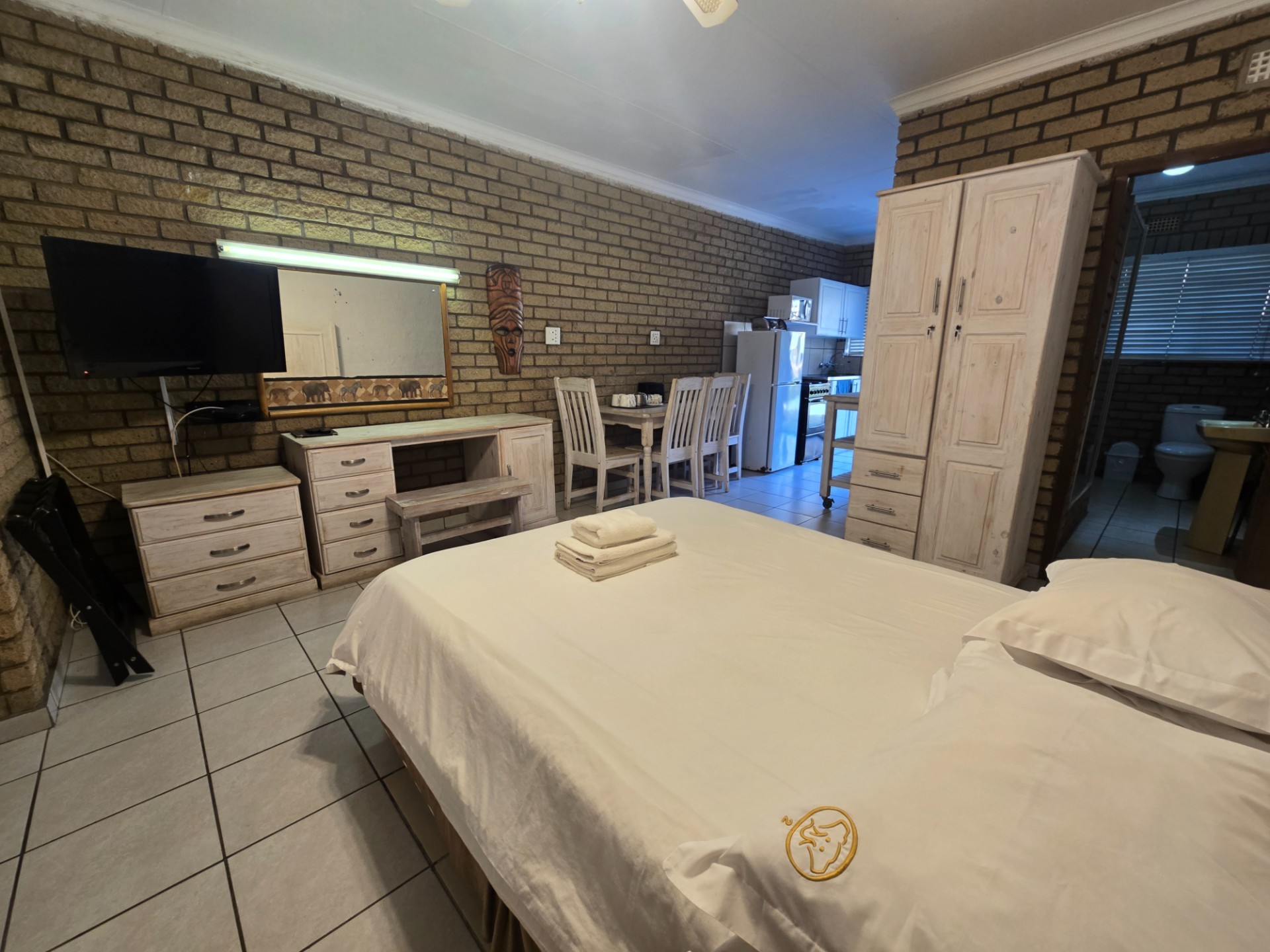 Fully furnished 2-bedroom apartment in the hippo capital of the world.