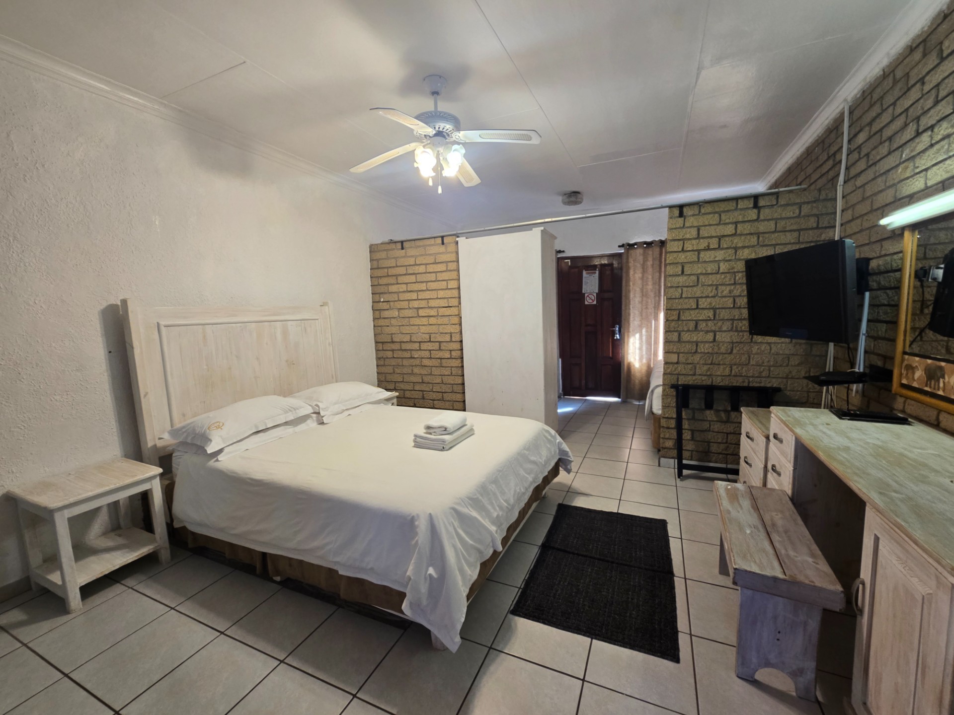 Fully furnished 2-bedroom apartment in the hippo capital of the world.