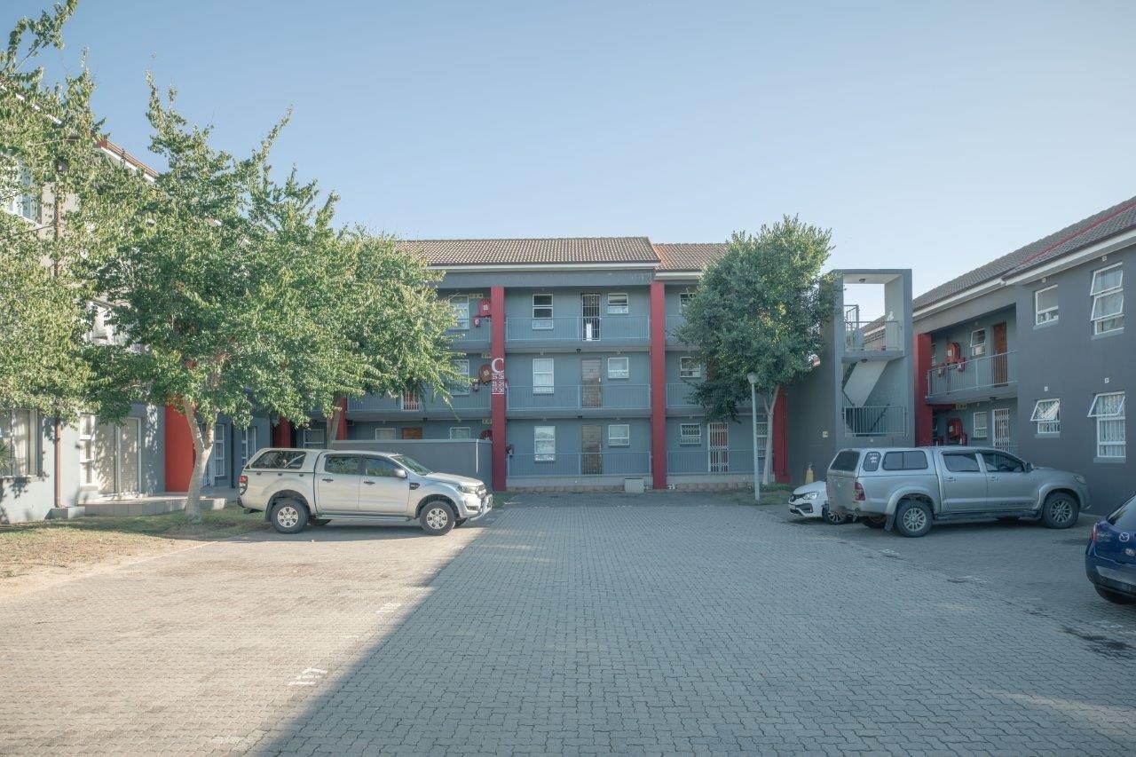 Apartment For Sale in Buh Rein Estate, Kraaifontein