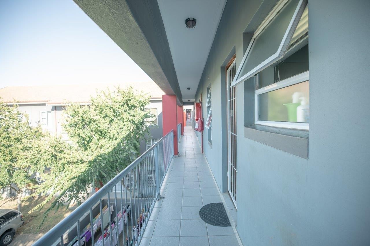 Apartment For Sale in Buh Rein Estate, Kraaifontein