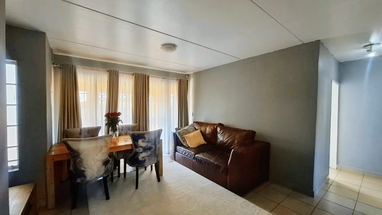 Apartment For Sale in Erand Gardens, Midrand