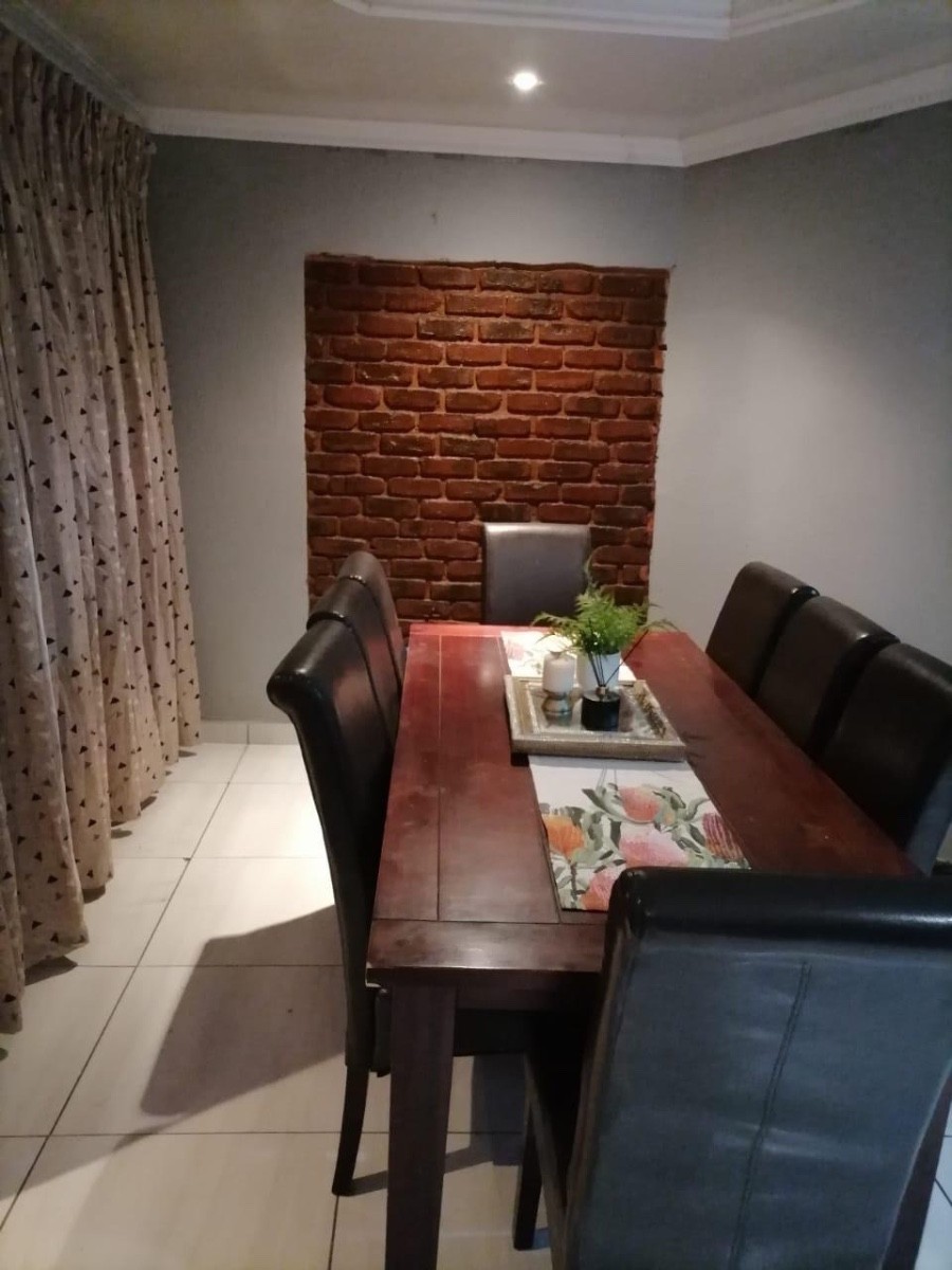 House For Sale in Kanyamazane, Nsikazi