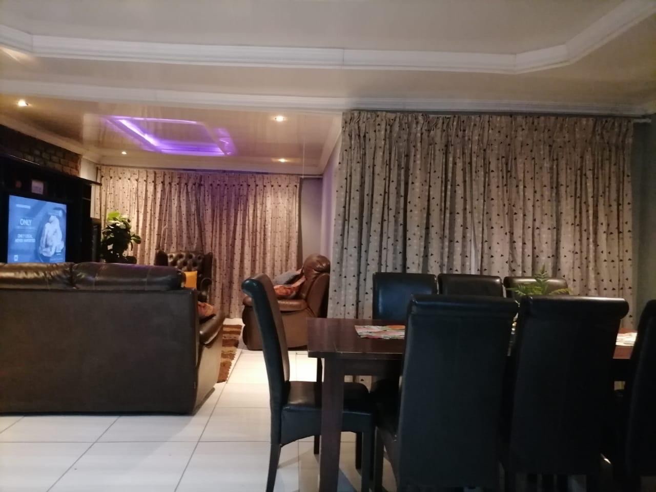 House For Sale in Kanyamazane, Nsikazi