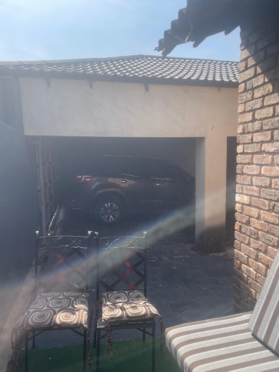 House For Sale in Kanyamazane, Nsikazi