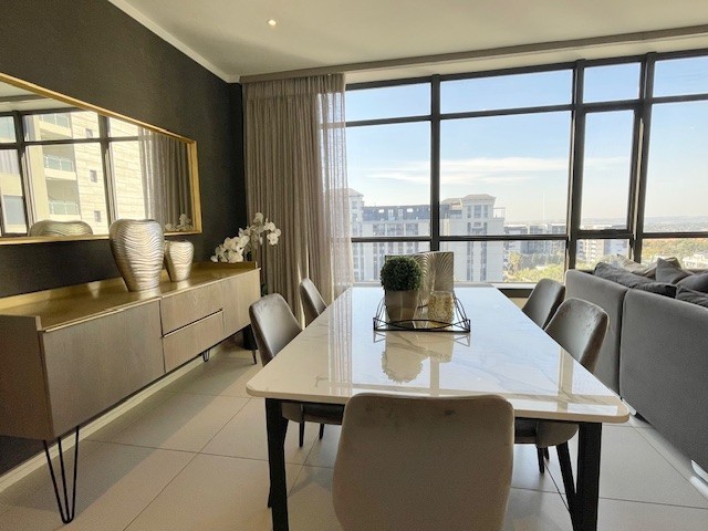 Exquisitely furnished 2 bed upper floor apartment