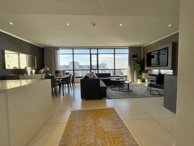 Exquisitely furnished 2 bed upper floor apartment