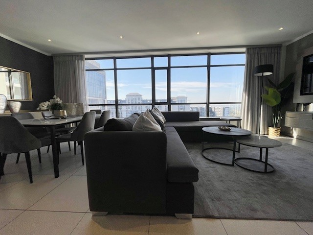 Exquisitely furnished 2 bed upper floor apartment