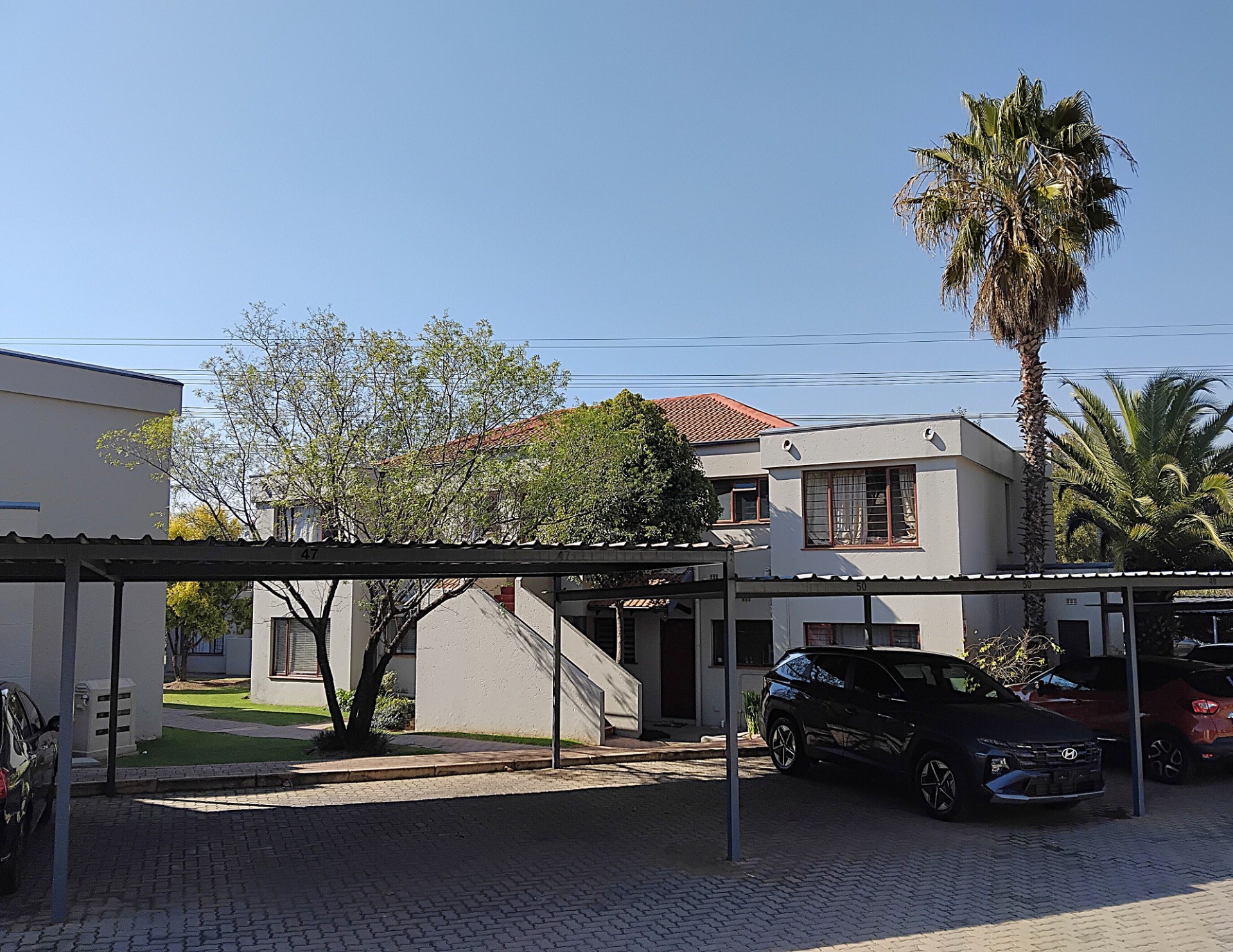 Modern 2-Bedroom, 1 Full Bathroom Upstairs Apartment for Sale in Lonehill