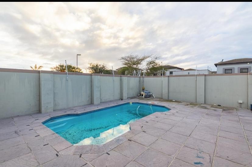 Family Home in Sandown Blouberg