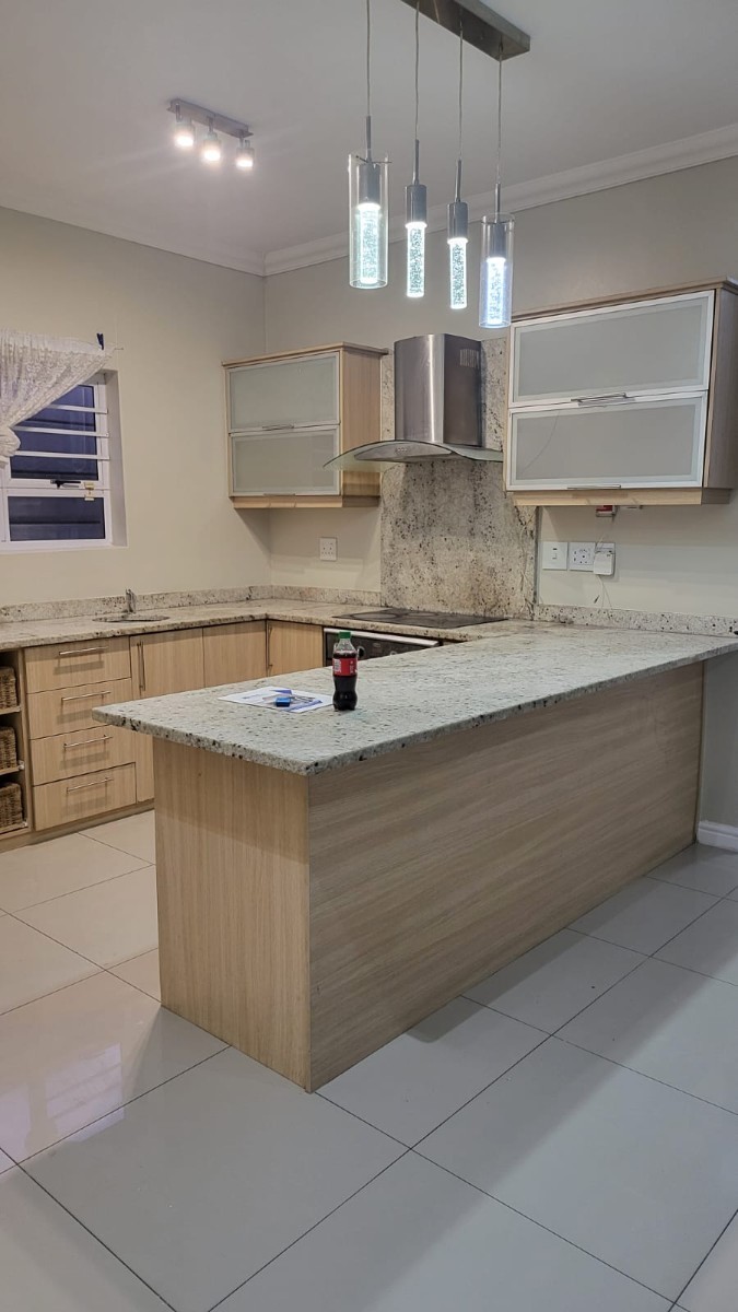 Family Home in Sandown Blouberg