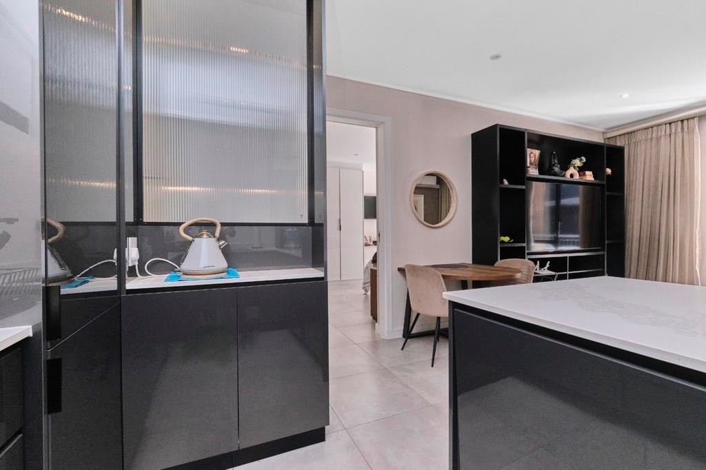 Apartment To Rent in Hyde Park, Sandton