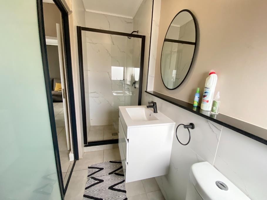 Apartment To Rent in Waterfall, Midrand