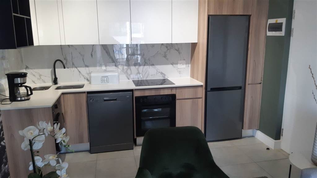 Apartment To Rent in Waterfall, Midrand
