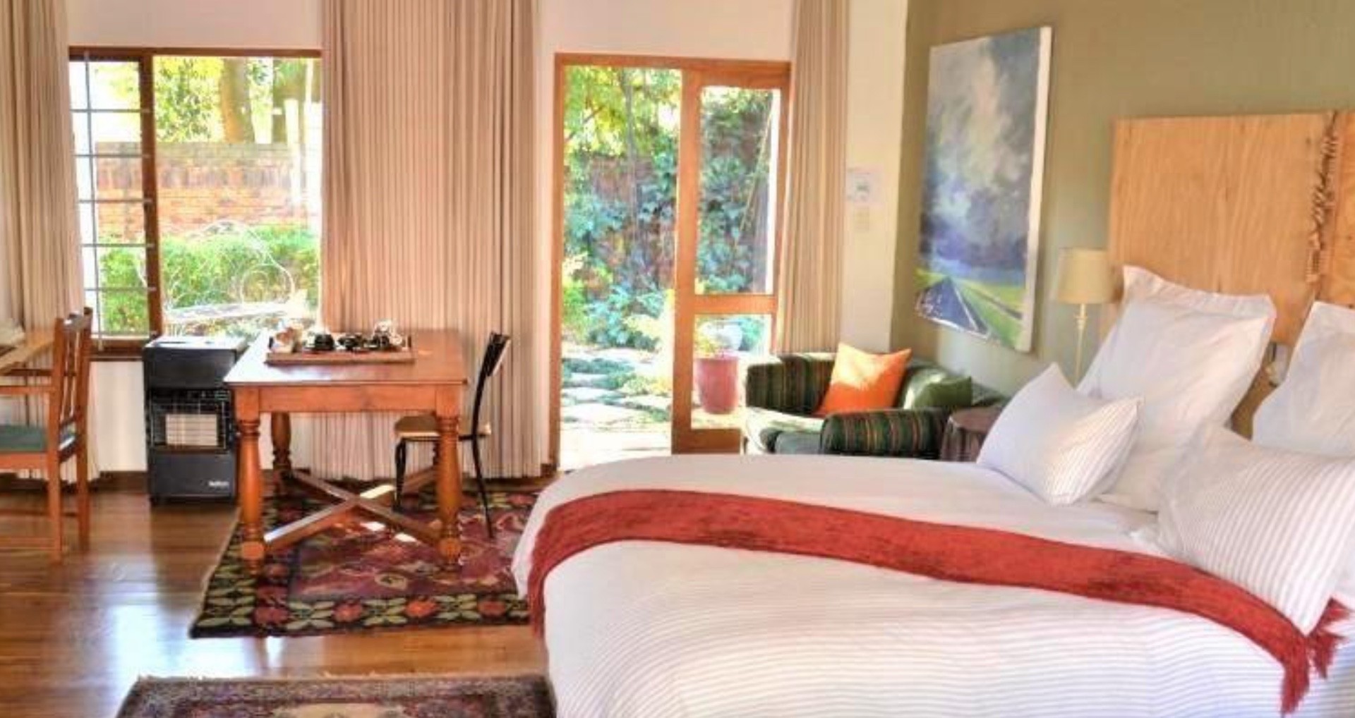 Delux Guesthouse And Investment Opportunity - Prime Pretoria Location (Close to HPC And TUKS)