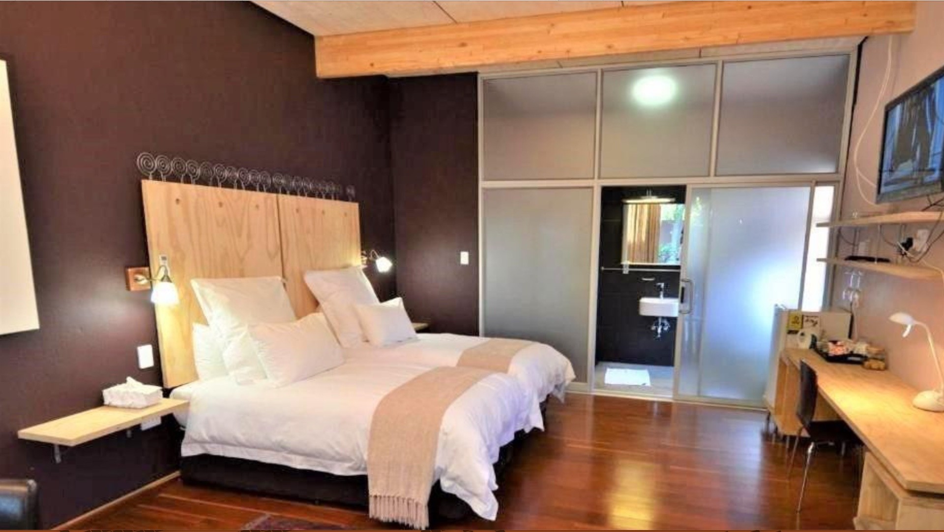 Delux Guesthouse And Investment Opportunity - Prime Pretoria Location (Close to HPC And TUKS)