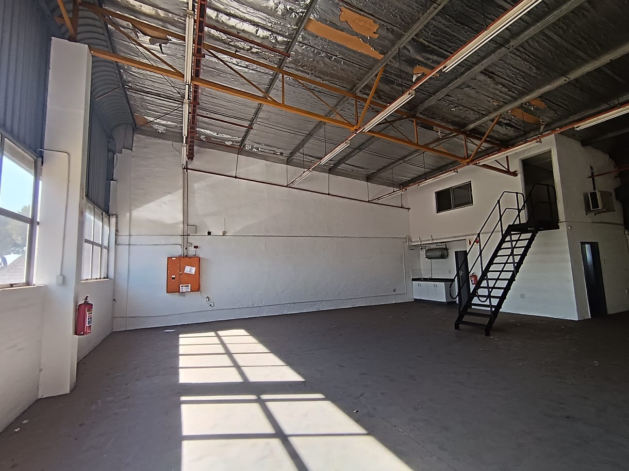 350m² Warehouse To Let | Greystone Industrial | Glen Anil