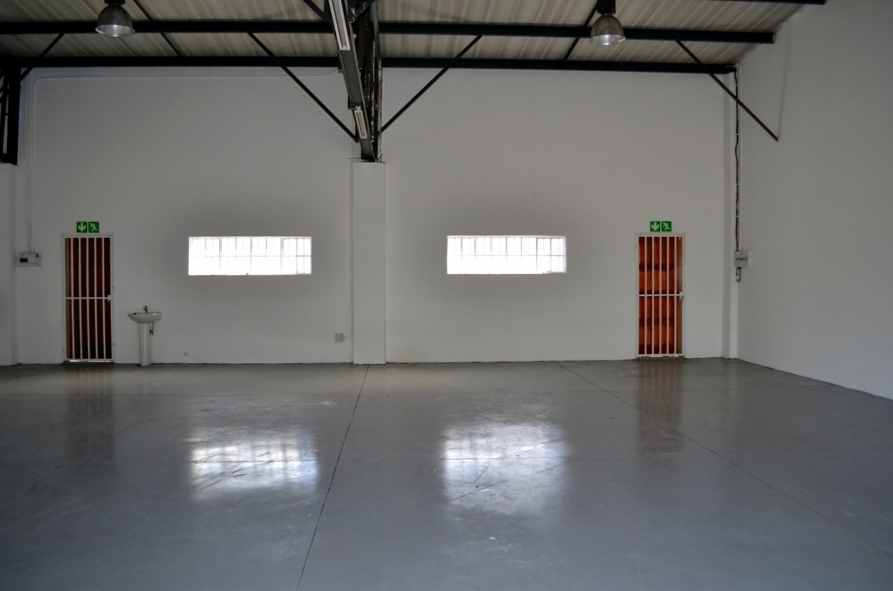 MINI UNIT, 150 SQM AT R 13 500 PM, IN MULTI TENANTED RETAIL OUTLET ON BUSY WITKKOPEN RD BLOUBOSRAND
