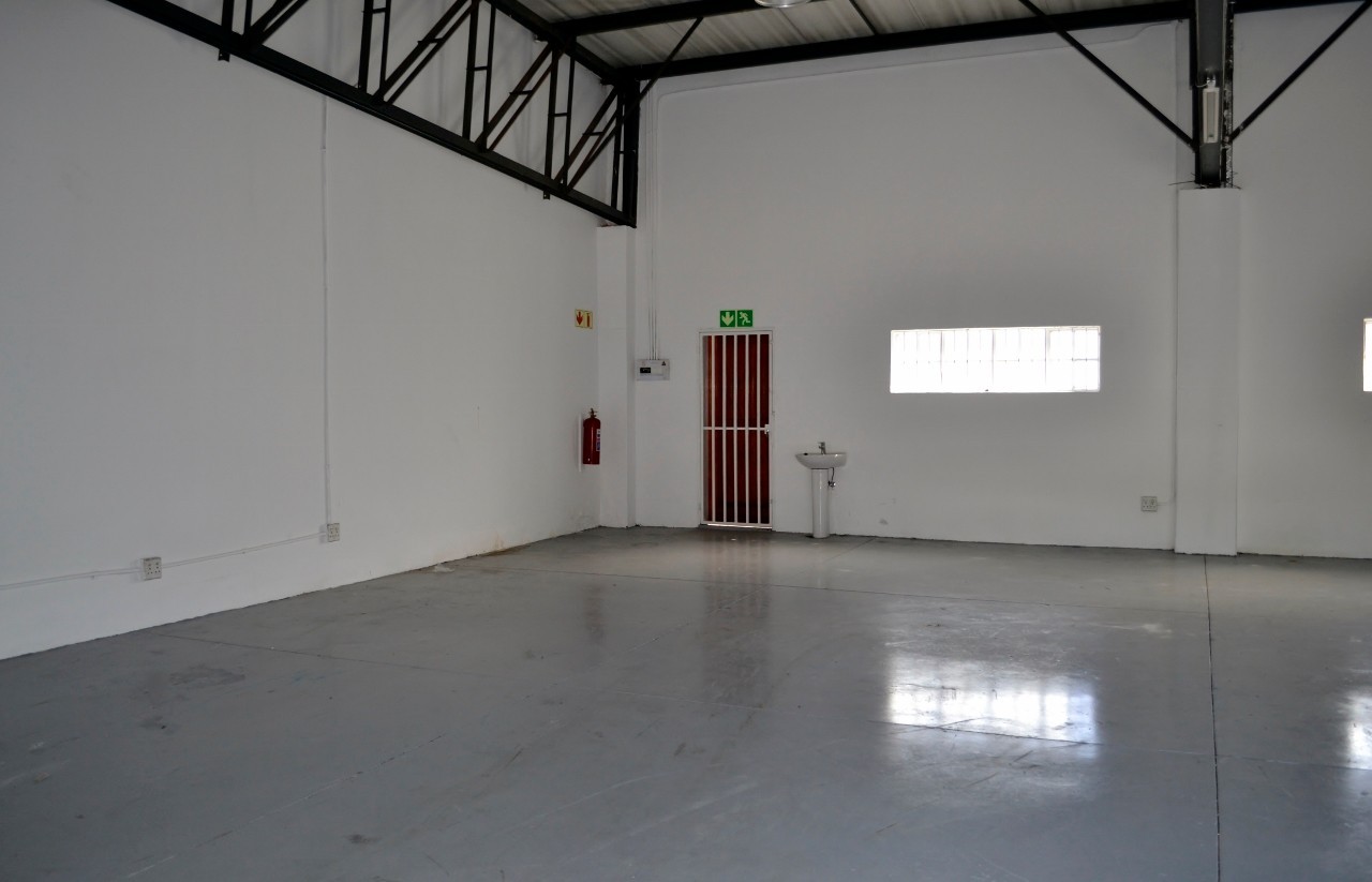 MINI UNIT, 150 SQM AT R 13 500 PM, IN MULTI TENANTED RETAIL OUTLET ON BUSY WITKKOPEN RD BLOUBOSRAND