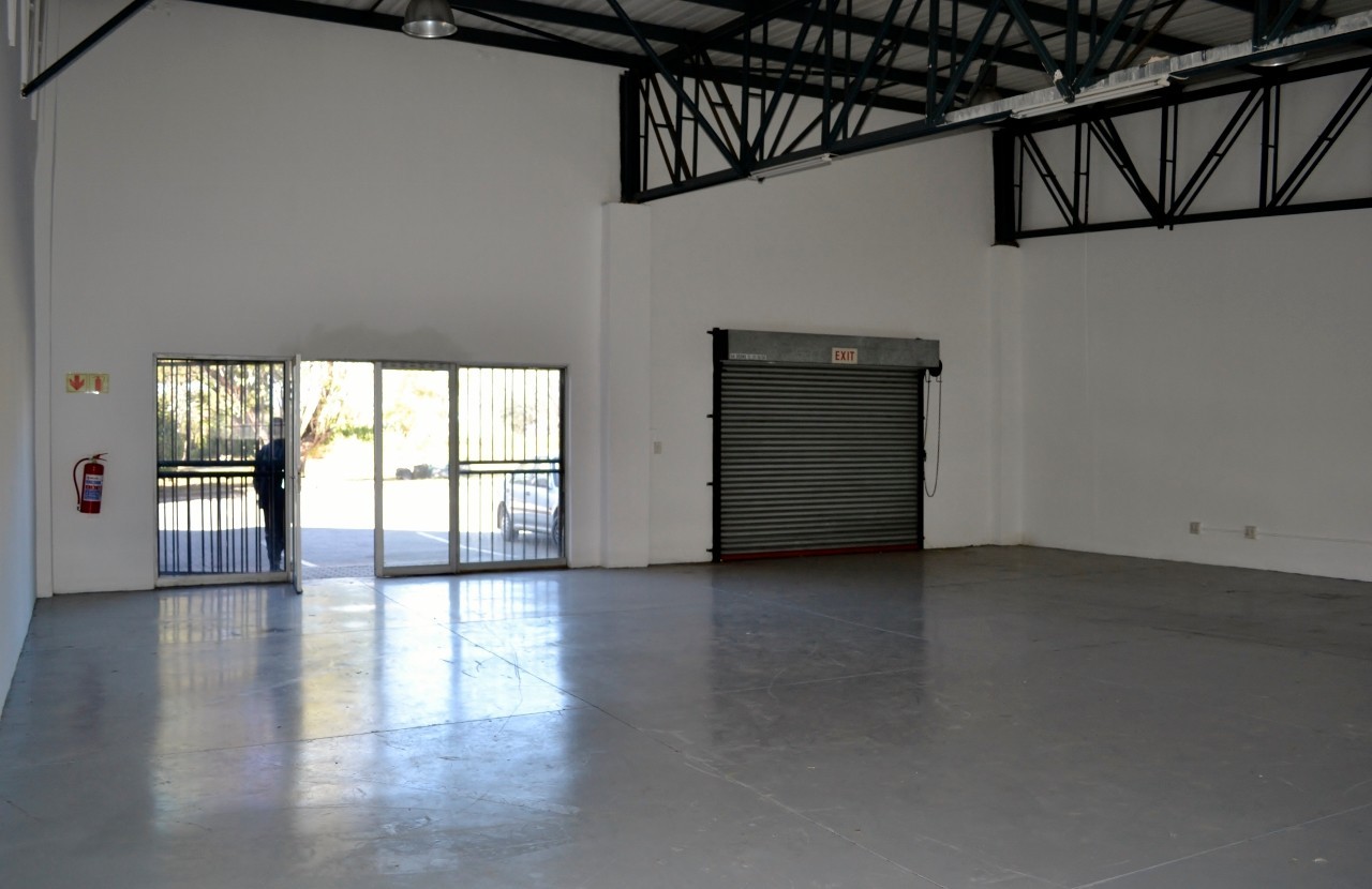 MINI UNIT, 150 SQM AT R 13 500 PM, IN MULTI TENANTED RETAIL OUTLET ON BUSY WITKKOPEN RD BLOUBOSRAND