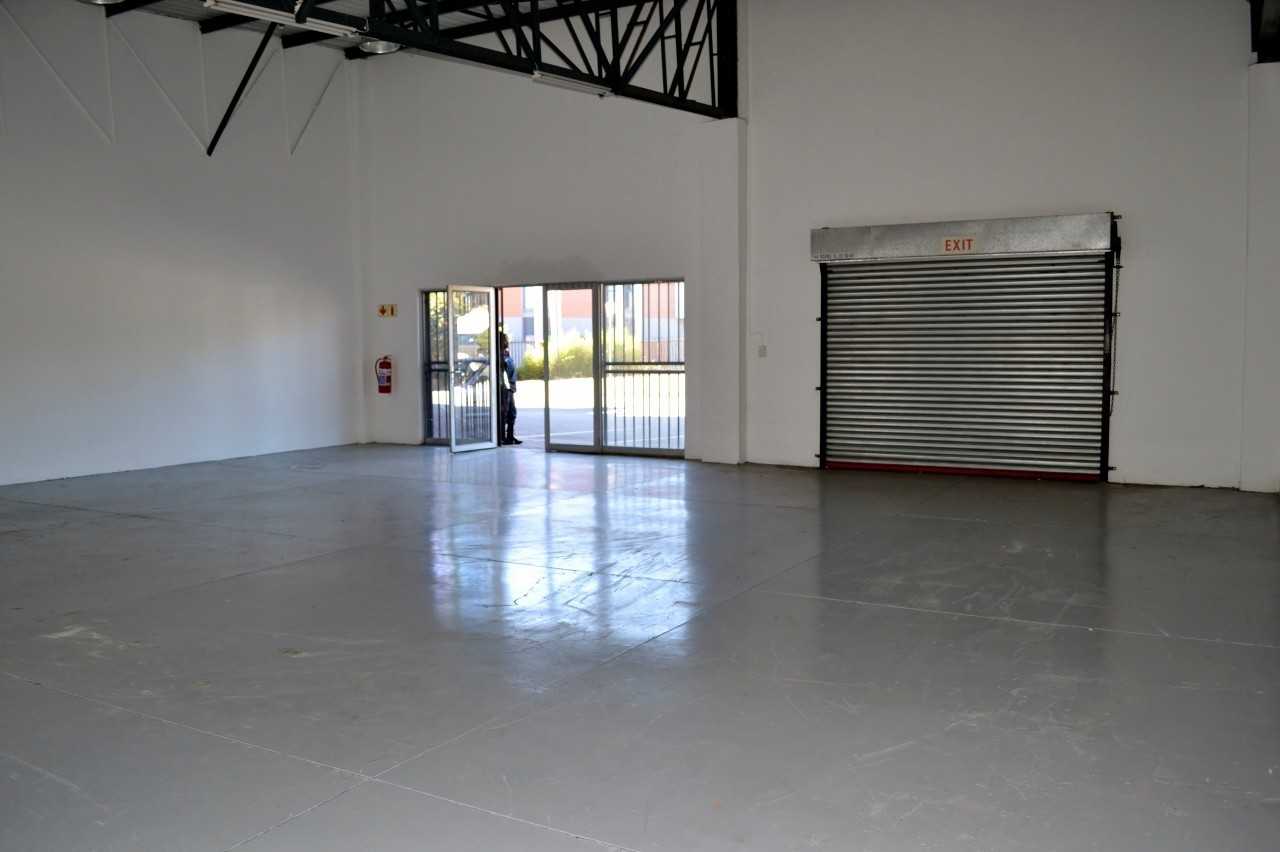 MINI UNIT, 150 SQM AT R 13 500 PM, IN MULTI TENANTED RETAIL OUTLET ON BUSY WITKKOPEN RD BLOUBOSRAND