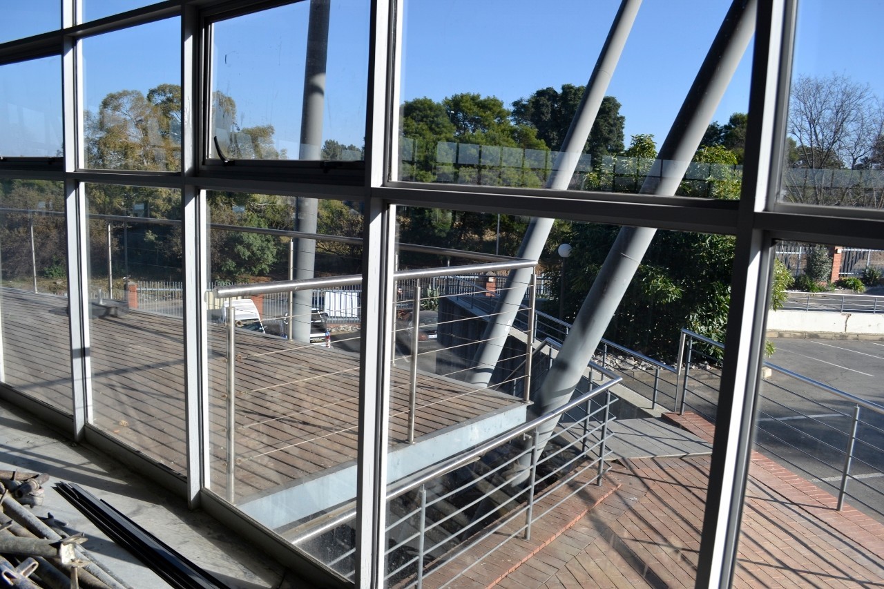 RETAIL OPPORTUNITY, 915sqm, WITH OUTSTANDING EXPOSURE TO BUSY BEYERS NAUDE DRIVE.
