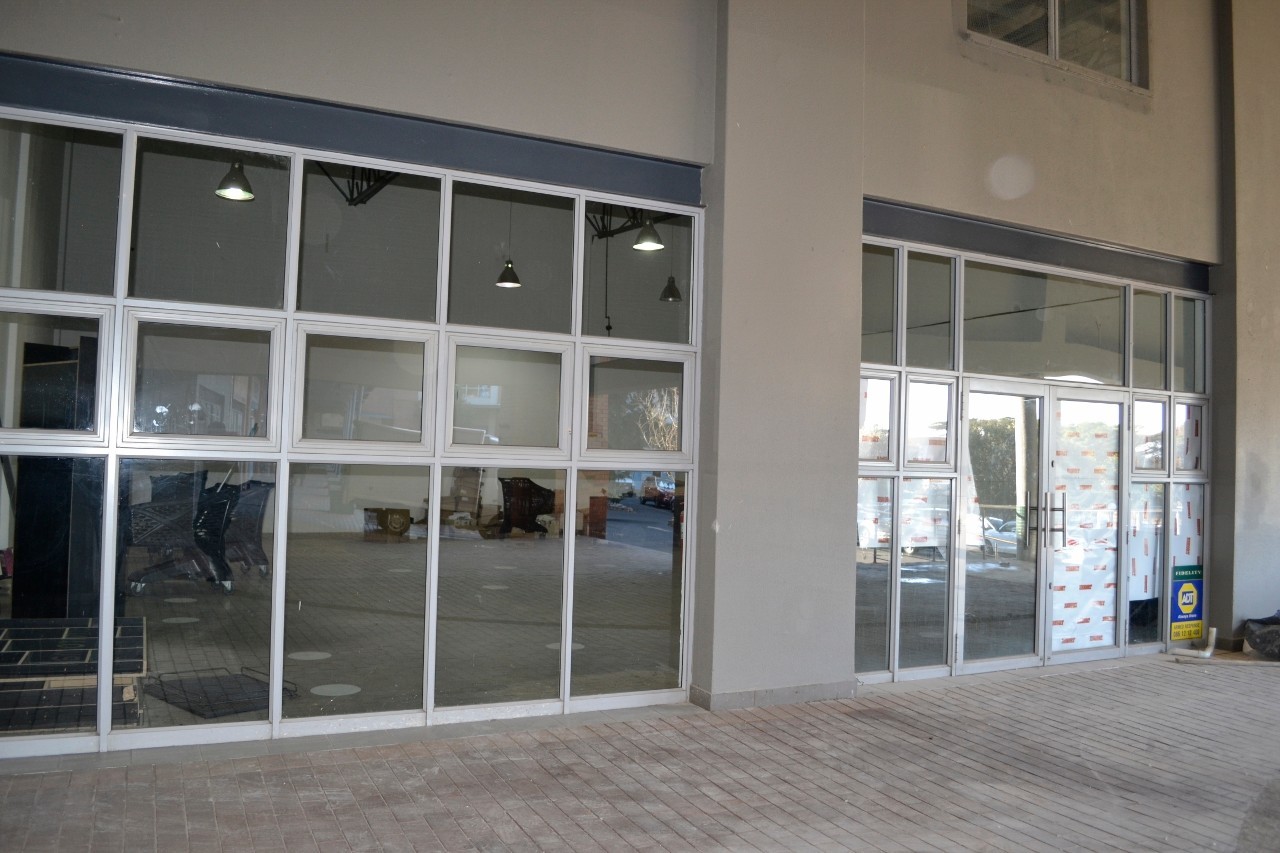 RETAIL OPPORTUNITY, 915sqm, WITH OUTSTANDING EXPOSURE TO BUSY BEYERS NAUDE DRIVE.