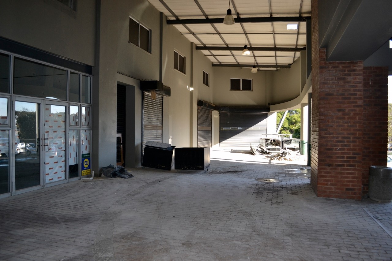 RETAIL OPPORTUNITY, 915sqm, WITH OUTSTANDING EXPOSURE TO BUSY BEYERS NAUDE DRIVE.