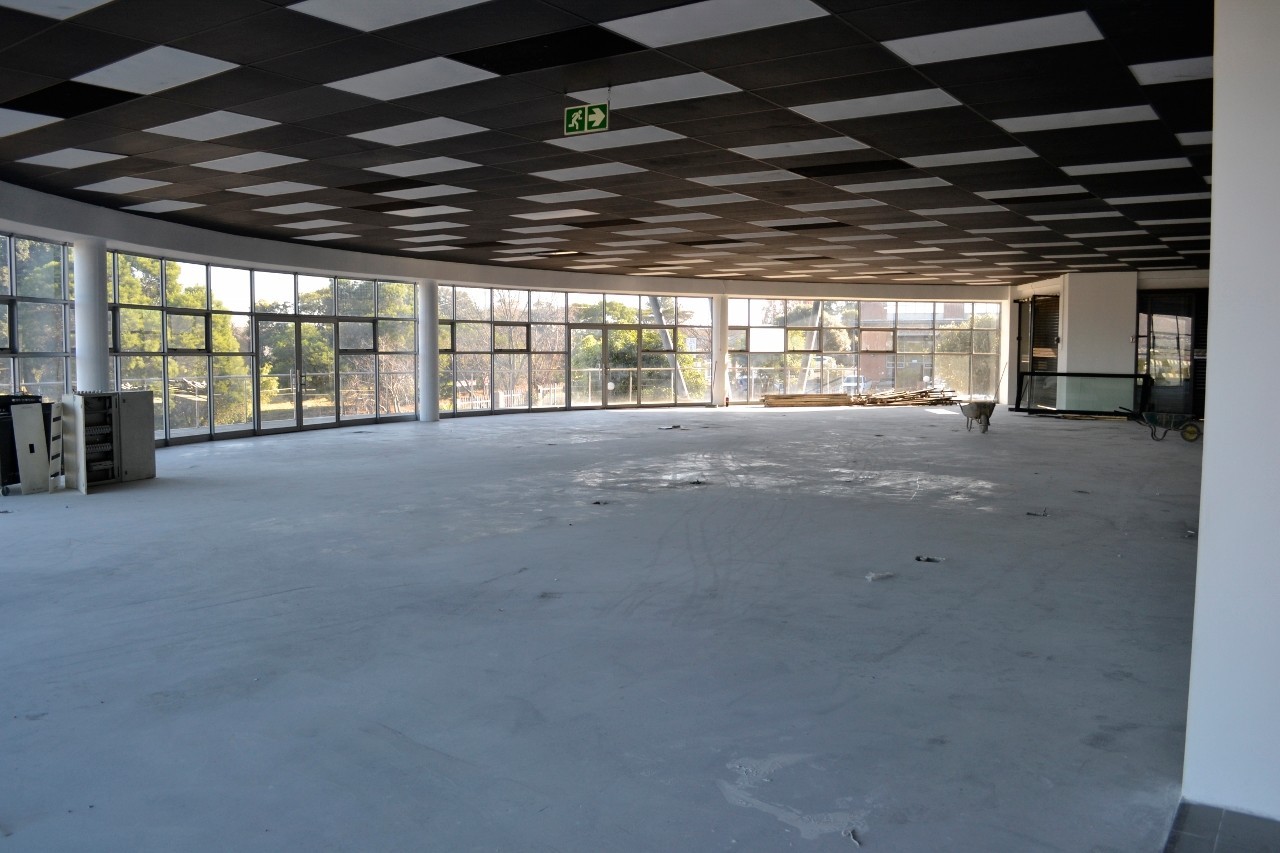 RETAIL OPPORTUNITY, 915sqm, WITH OUTSTANDING EXPOSURE TO BUSY BEYERS NAUDE DRIVE.