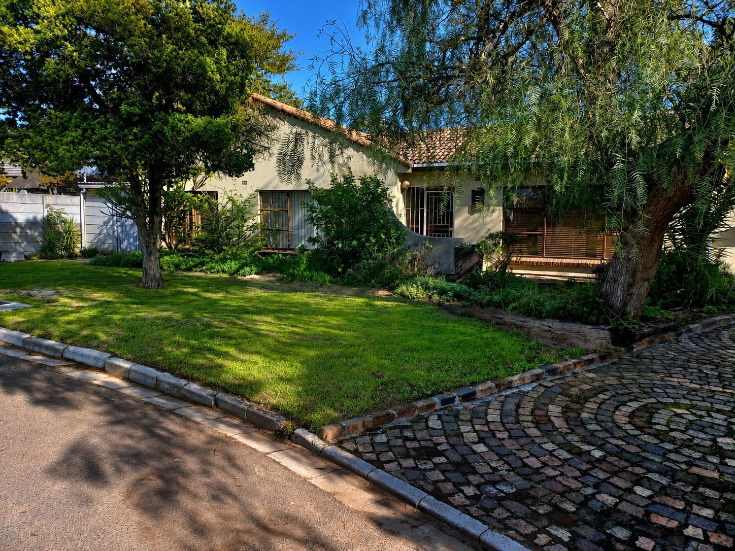 Spacious Family Living on a Large 1,081 m² Stand in the Highly Desirable Hoogstede, Brackenfell