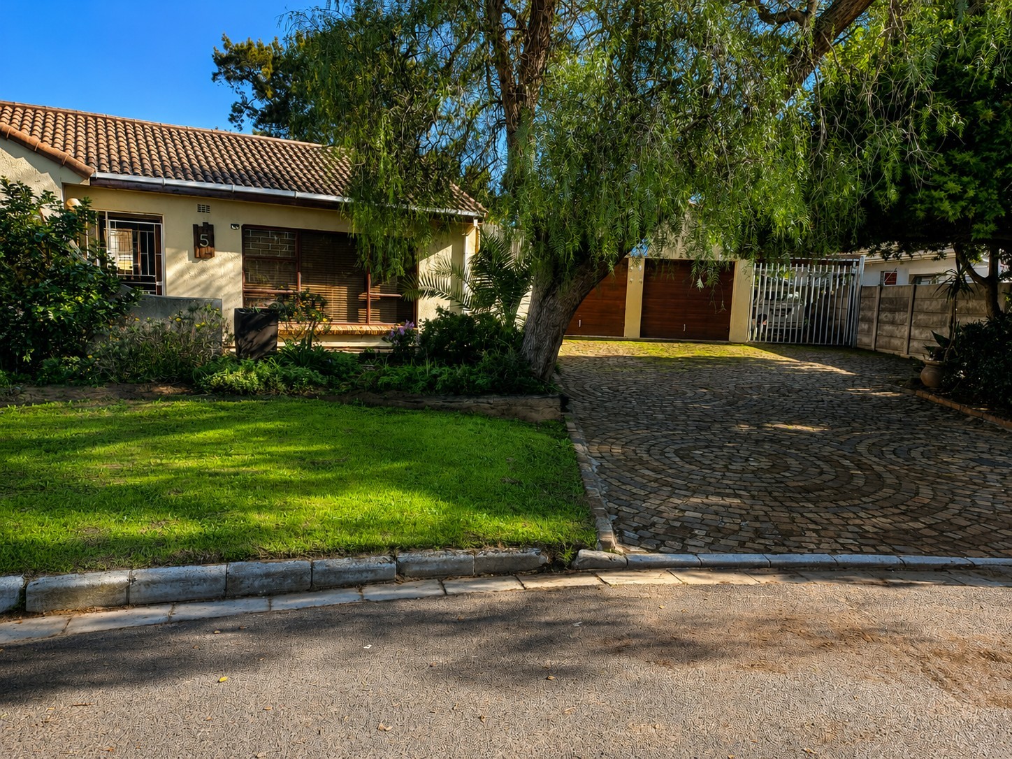 Spacious Family Living on a Large 1,081 m² Stand in the Highly Desirable Hoogstede, Brackenfell