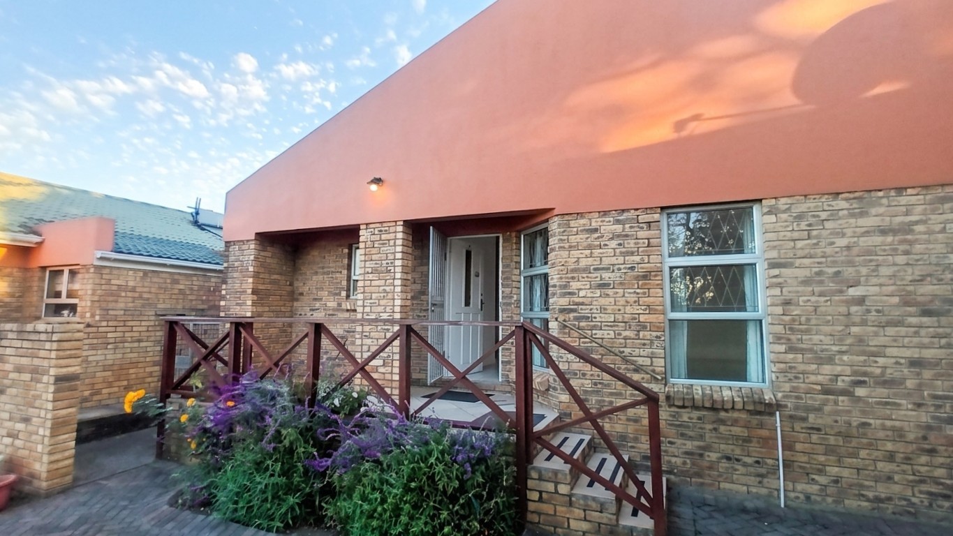 Secure, Comfortable Living with a Beautiful Established Garden in Beacon Bay