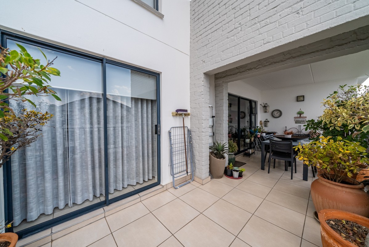 Modern, Secure 2 Bedroom Apartment-Lock up and Go