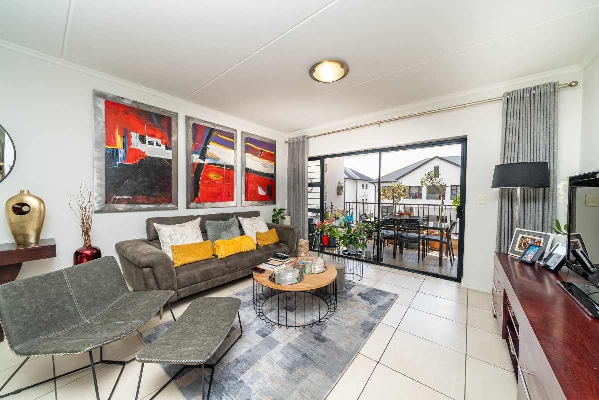Modern, Secure 2 Bedroom Apartment-Lock up and Go