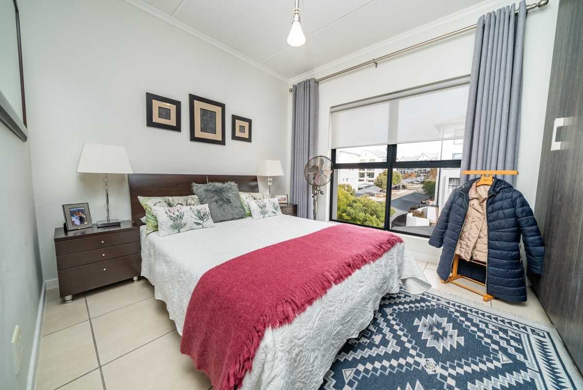 Modern, Secure 2 Bedroom Apartment-Lock up and Go
