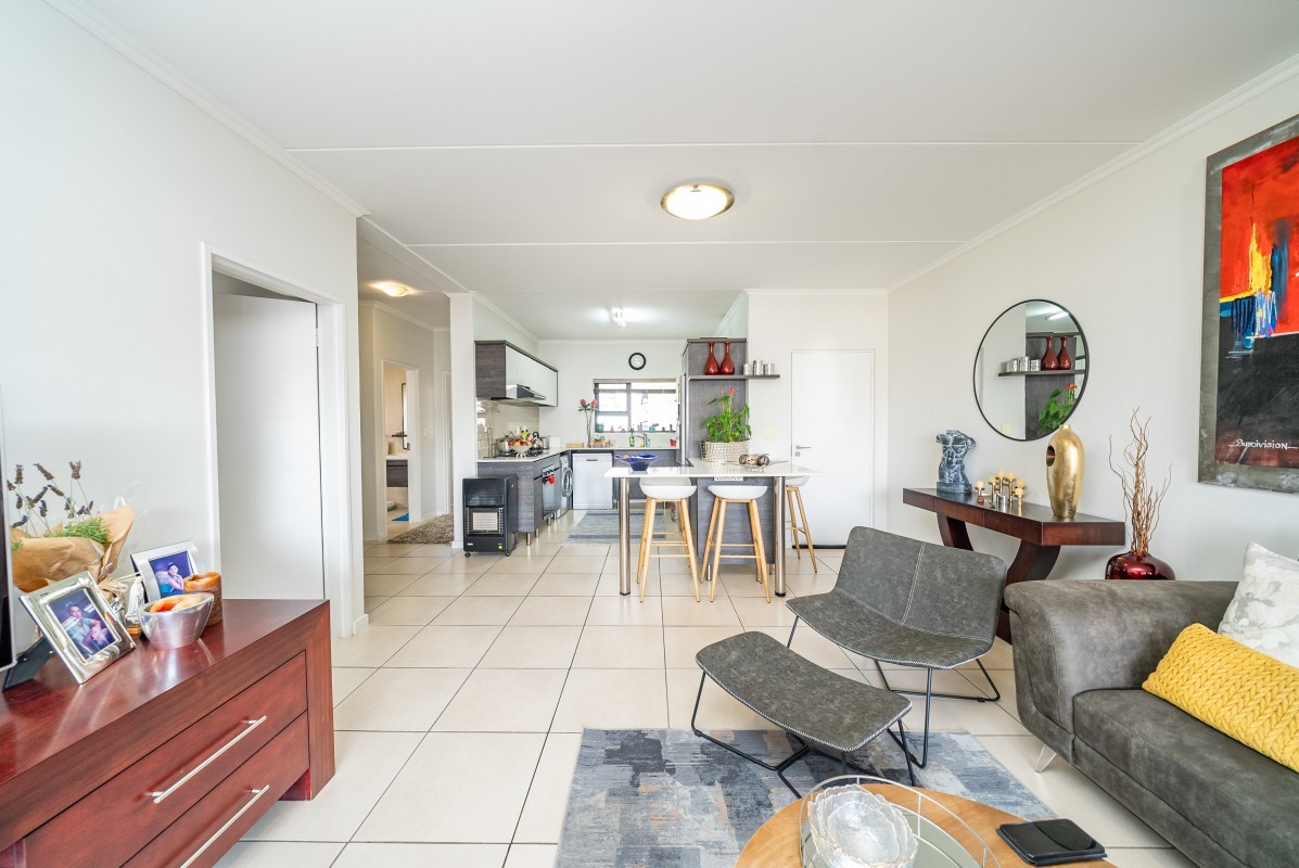 Modern, Secure 2 Bedroom Apartment-Lock up and Go