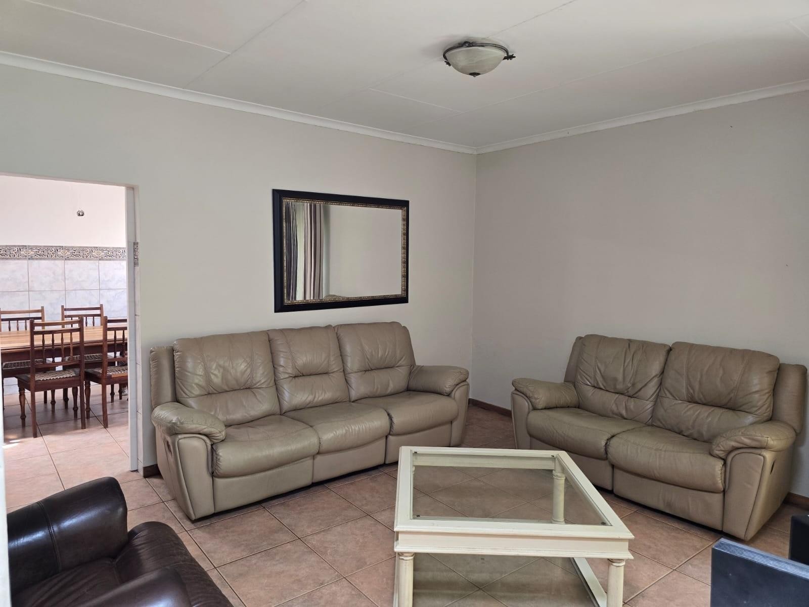 Secure Cottage to rent in Glen Marais, Utilities Included