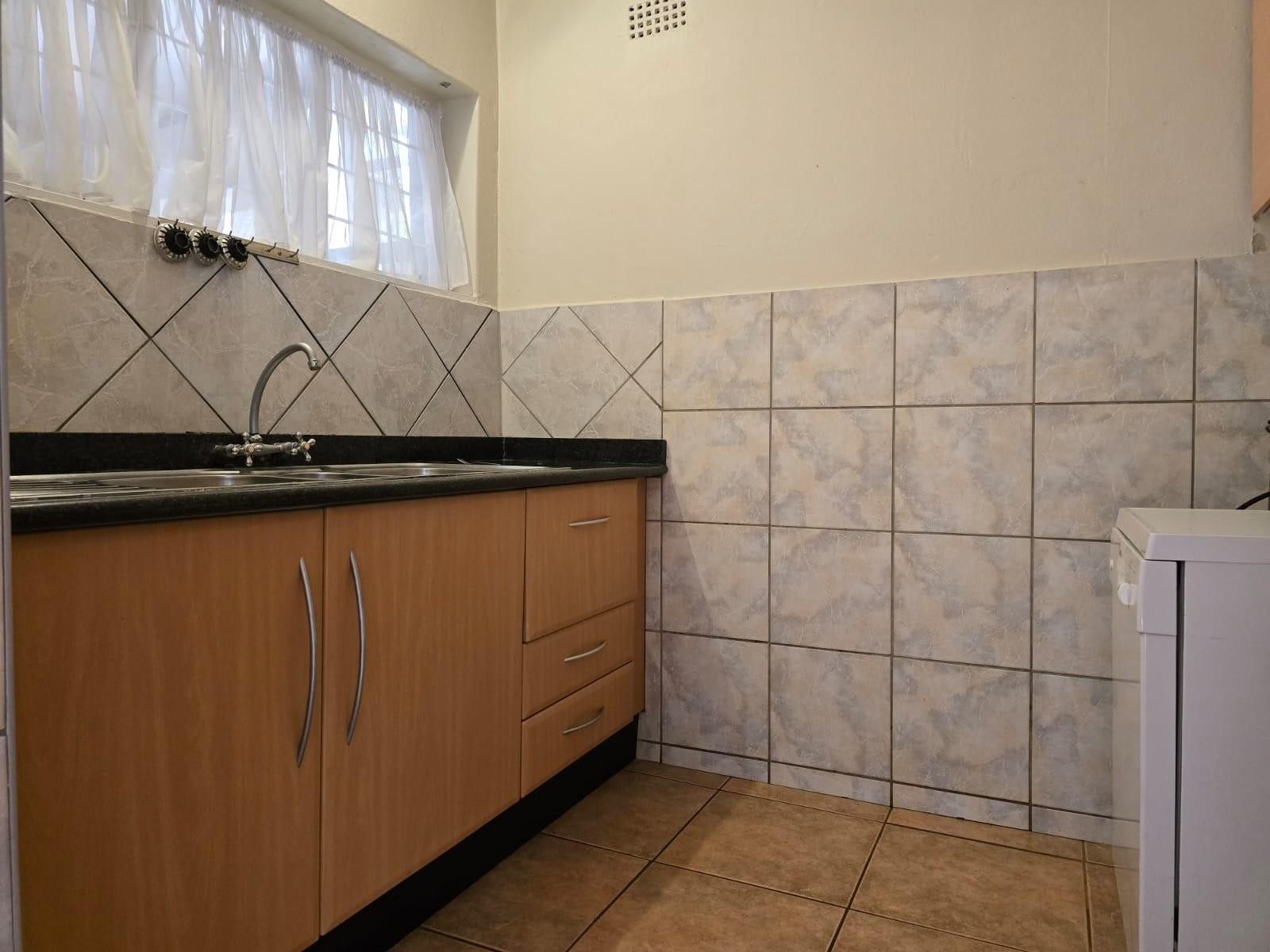 Secure Cottage to rent in Glen Marais, Utilities Included