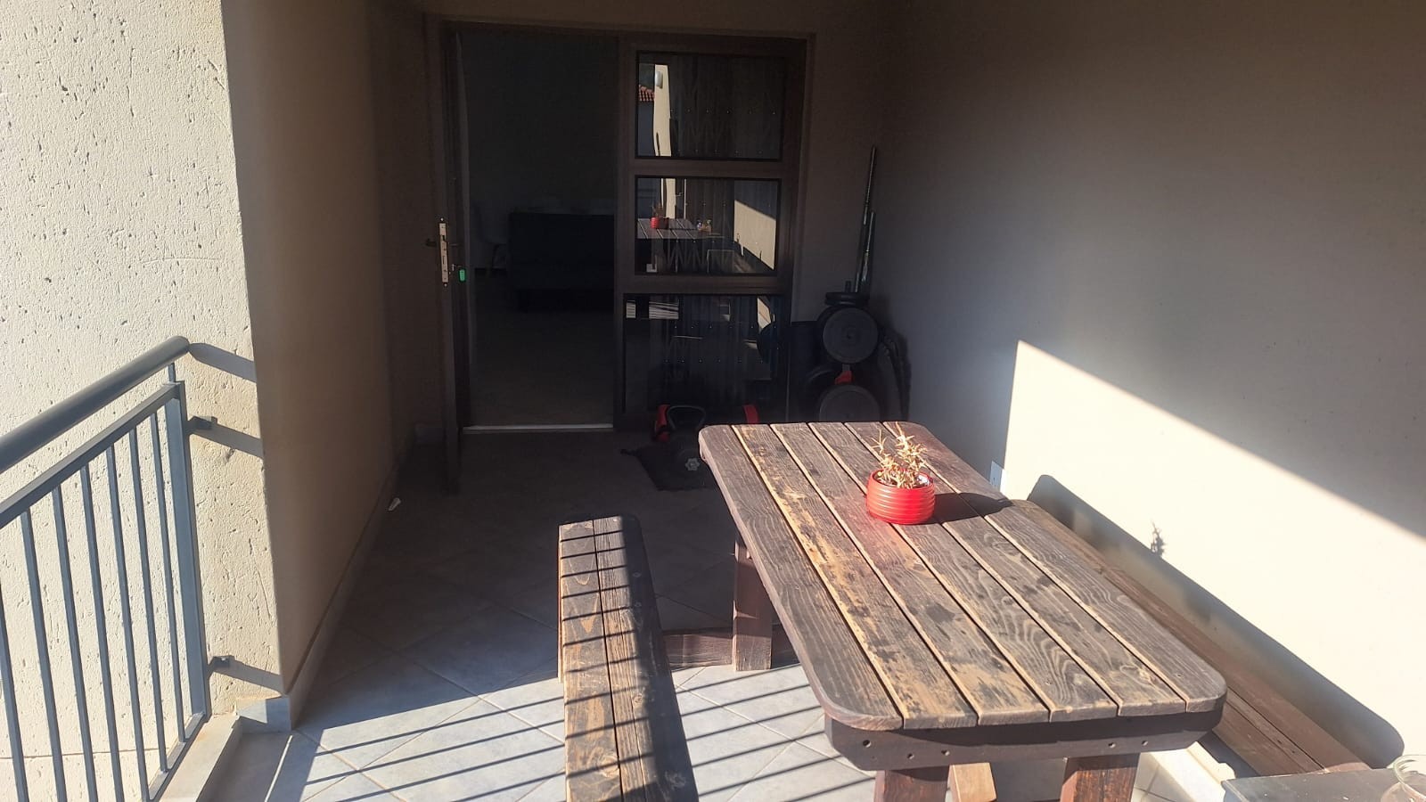 Modern, Secure Lock-Up-and-Go in Malibu Manor- To Rent at R8100 per Month